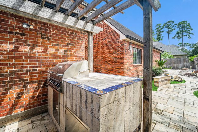 Additional view of this outdoor grill. | Image 32