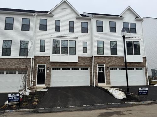 6 Lafayette Ct, Wayne, NJ, 07470-2750 | Card Image