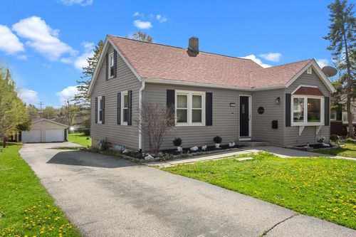 927 Clover Street, Lake Geneva, WI, 53147 | Card Image
