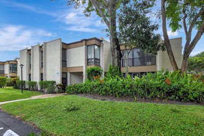 163 - 6680 Burning Wood Dr, Condo with 2 bedrooms, 2 bathrooms and null parking in Boca Raton FL | Image 1