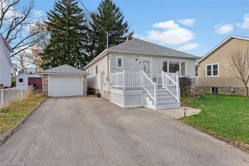 6 Hallcrest Ave, Saint Catharines, ON, L2N1V5 | Card Image