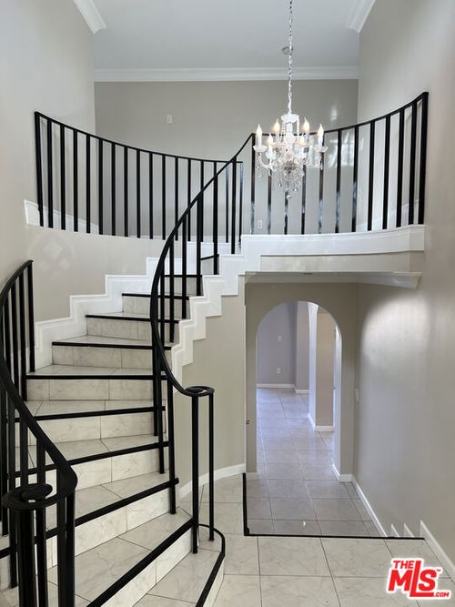 18113 Califa St, Tarzana, CA, 91356-1717 | Card Image