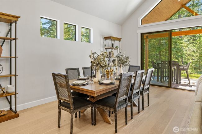 Plenty of room from guests and enteraining. | Image 16