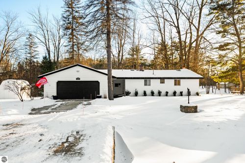 5386 Oakridge Drive, Beaverton, MI, 48612 | Card Image