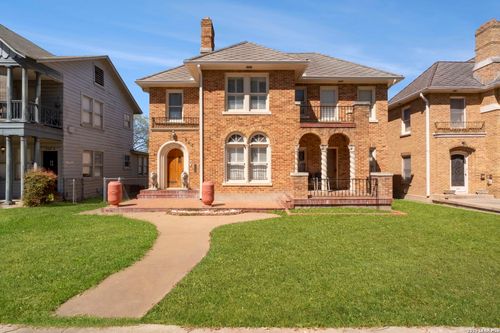 243 E Lullwood Ave, San Antonio, TX, 78212-5268 | Card Image