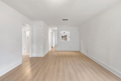 b-1010 Bird Creek Dr, Austin, TX, 78758-5704 | Card Image