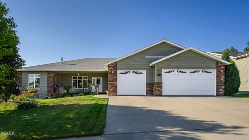 2813 Sleepy Hollow Loop, Bismarck, ND, 58501 | Card Image