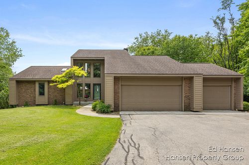 7450 Roguewood Dr Ne, Belmont, MI, 49306-9506 | Card Image