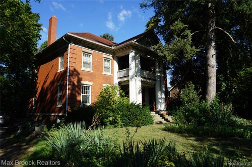 24 Ridge Rd, Pleasant Ridge, MI, 48069-1118 | Card Image