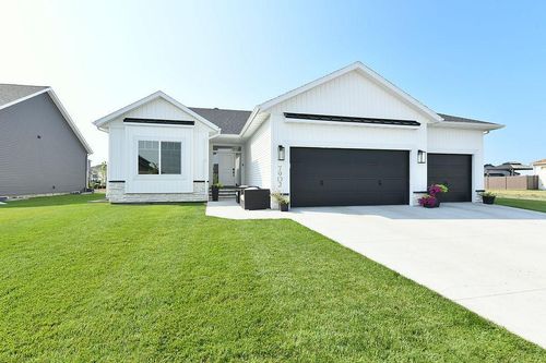 7902 Firefly Ln, Horace, ND, 58047-3705 | Card Image