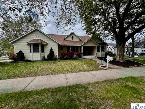 702 N 4th St, Saint Peter, MN, 56082-1928 | Card Image