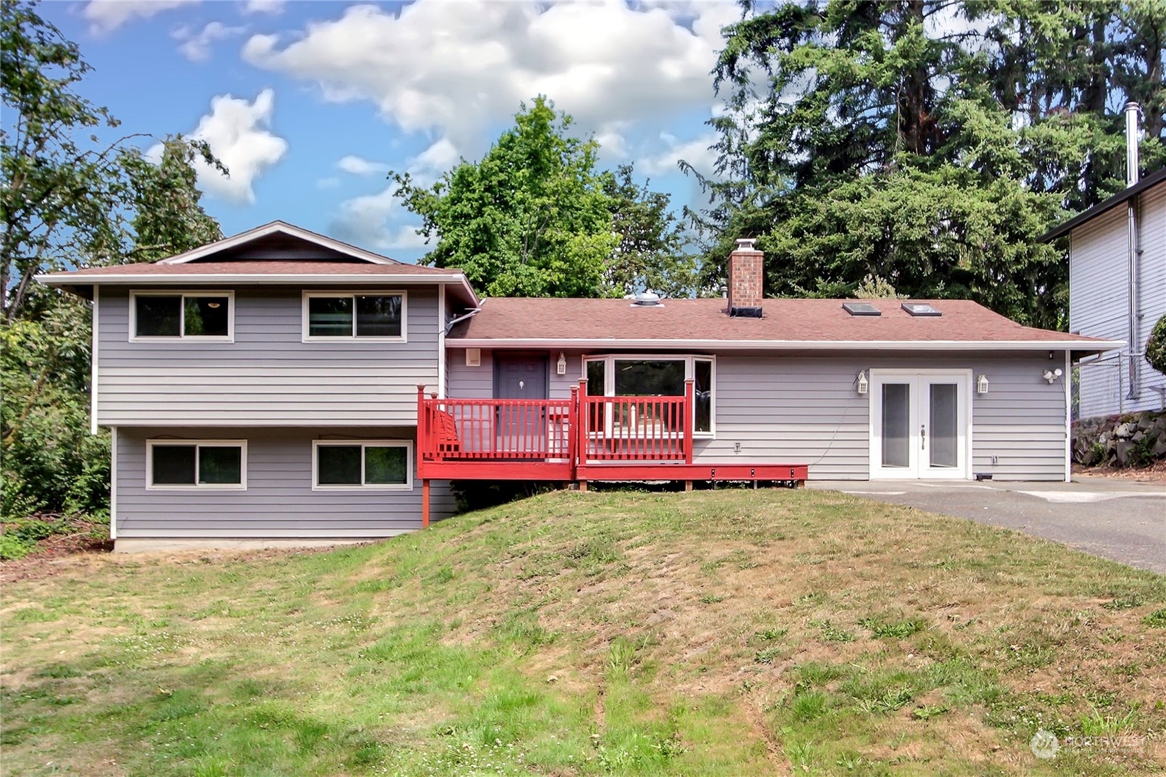 Maple St, Kent, WA 98030
