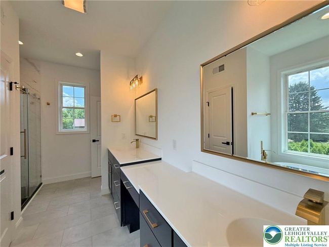 9858 Old 22, House other with 4 bedrooms, 4 bathrooms and null parking in Breinigsville PA | Image 41