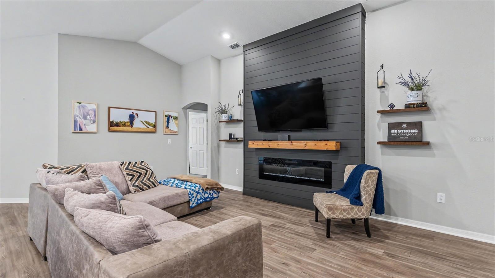 Residential in AUBURNDALE 5
