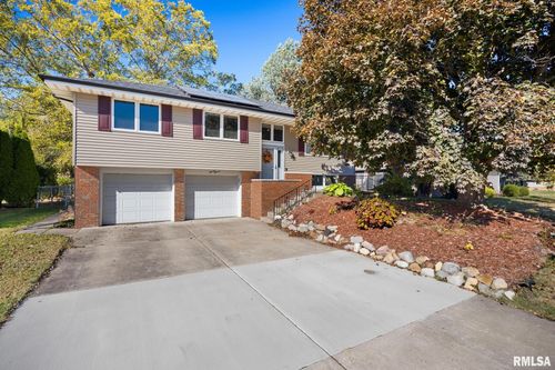 1111 S Mesa Dr, Peoria, IL, 61607-1156 | Card Image