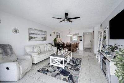 206 - 12026 Greenway Circle S, Condo with 2 bedrooms, 2 bathrooms and null parking in Royal Palm Beach FL | Image 3