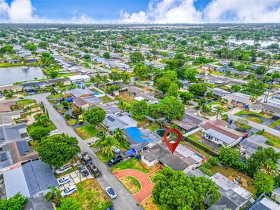 8800 Nw 11th Ct, House other with 3 bedrooms, 2 bathrooms and null parking in Pembroke Pines FL | Image 3