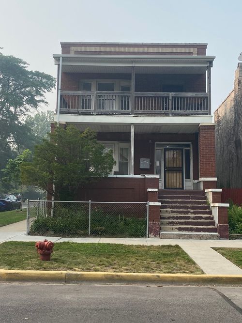 2-2704 E 77th St, Chicago, IL, 60649-4718 | Card Image