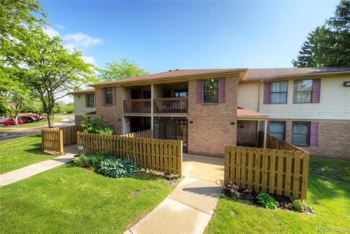 19143 Surrey Ln, Northville, MI, 48167-3137 | Card Image