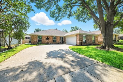 2707 Edinboro Dr, Arlington, TX, 76012-5396 | Card Image
