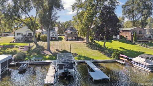 688 Wolverine Dr, Wolverine Lake, MI, 48390-2367 | Card Image