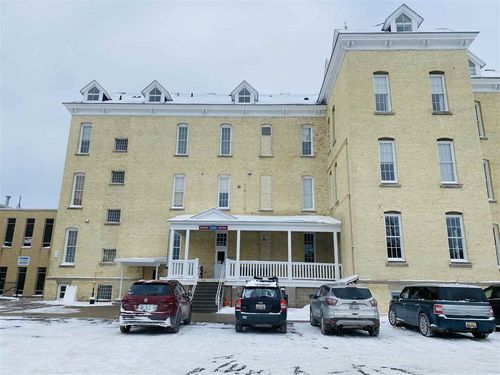 800 Cottageview Dr, Traverse City, MI, 49684-2616 | Card Image