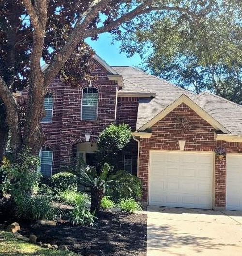 10 E Misty Dawn Dr, The Woodlands, TX, 77385-3647 | Card Image