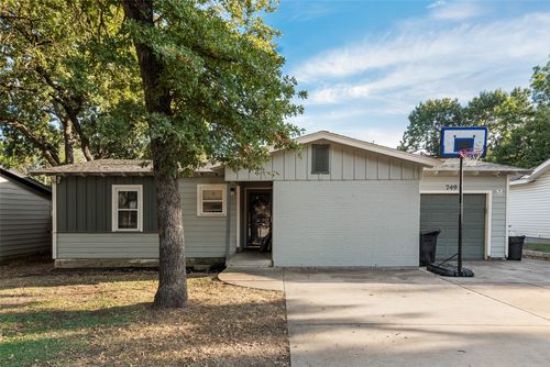 749 W Redbud Dr, Hurst, TX, 76053-6477 | Card Image