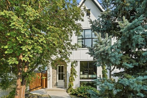 736 35 St Nw, Calgary, AB, T2N2Z5 | Card Image