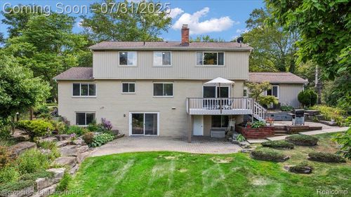 3010 Parkland Dr, West Bloomfield, MI, 48322-1822 | Card Image