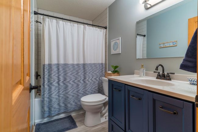 Upper Level Full Bath.jpeg | Image 30