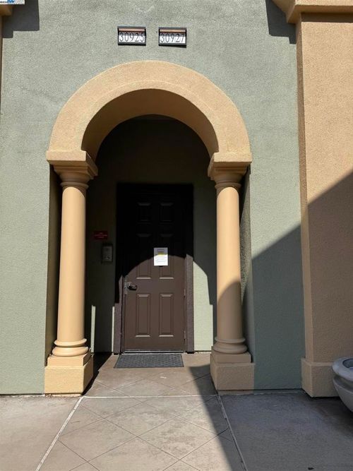 30927 Union City Blvd, Union City, CA, 94587-2547 | Card Image