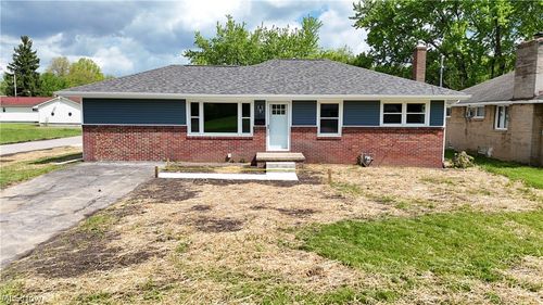 2502 Stocker Avenue, Youngstown, OH, 44505 | Card Image