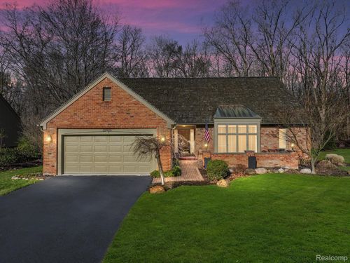 32824 Outland Trl, Bingham Farms, MI, 48025-2552 | Card Image