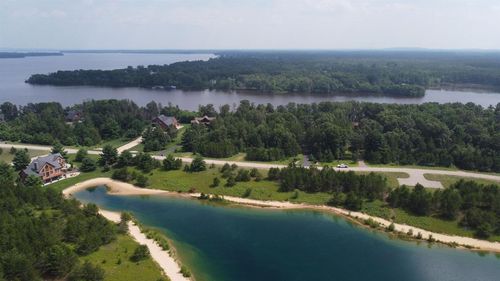 W5484 N Shore Dr, New Lisbon, WI, 53950-9033 | Card Image