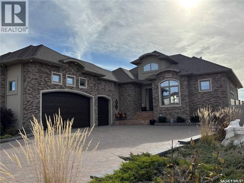 8099 Wascana Gardens Cres, Regina, SK, S4V1G2 | Card Image