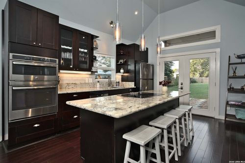 521 Dawson St, San Antonio, TX, 78202-2218 | Card Image