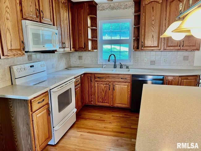 8 Shawnee Dr, House other with 3 bedrooms, 2 bathrooms and null parking in West Frankfort IL | Image 5