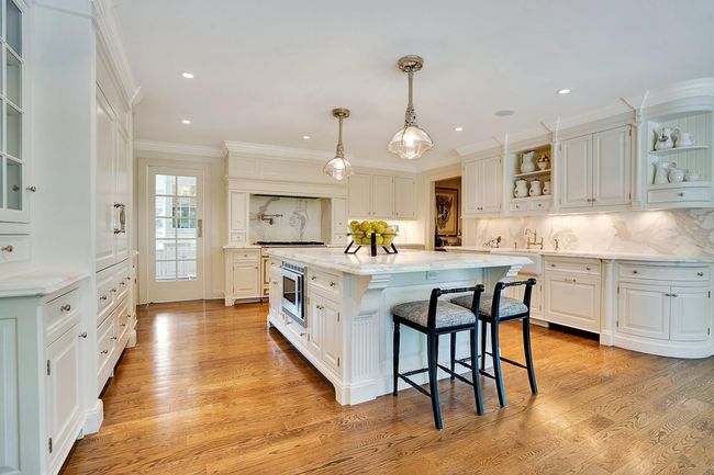 Gourmet kitchen w. high-end appliances | Image 9