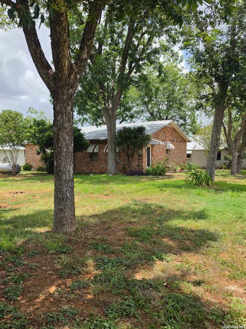305 Waltom Ave, Jourdanton, TX, 78026-2346 | Card Image