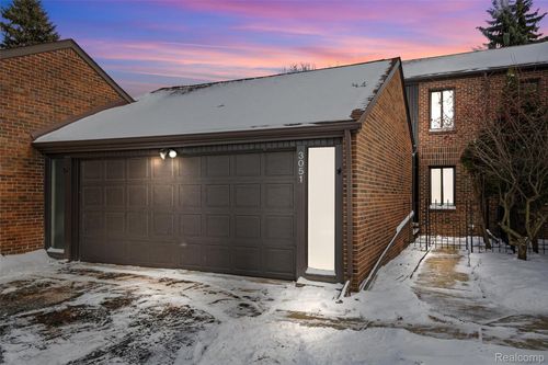 3051 Lindenwood Dr, Dearborn, MI, 48120-1311 | Card Image