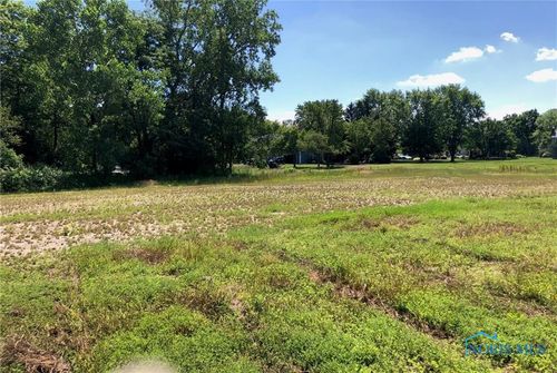 136 Coach House Loop, Bowling Green, OH, 43402-9729 | Card Image