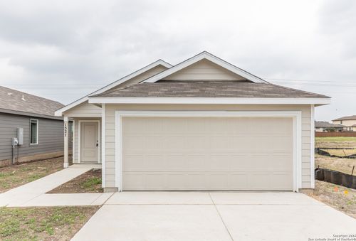 1527 Silver Crk, New Braunfels, TX, 78130-0676 | Card Image