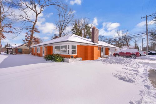 31565 Marquette St, Garden City, MI, 48135-3325 | Card Image