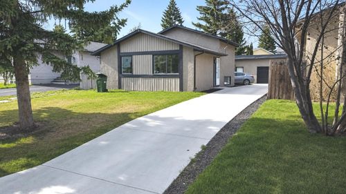 6420 26 Ave Ne, Calgary, AB, T1Y3V1 | Card Image