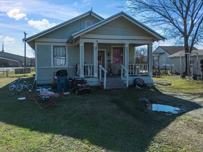 201 E S Main Street, House other with 2 bedrooms, 1 bathrooms and null parking in Blooming Grove TX | Image 4