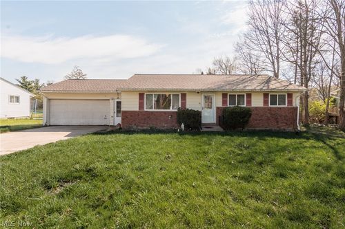 19157 Howe Rd, Strongsville, OH, 44136-7648 | Card Image