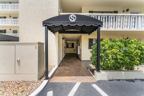 apt-205-101 N Grandview St, MOUNT DORA, FL, 32757-5670 | Card Image