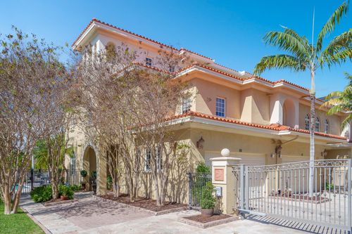 237 Garden Ct, Lauderdale By The Sea, FL, 33308-5421 | Card Image