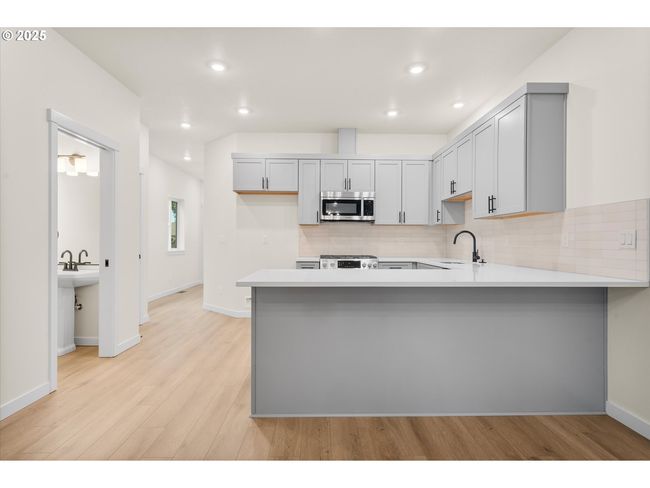 6307 Se Chloe Rose Way, House attached with 3 bedrooms, 3 bathrooms and 1 parking in Milwaukie OR | Image 10